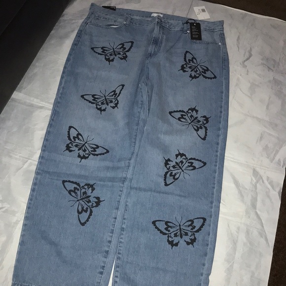 Forever 21 Denim - 🛍 4/$25 NWT Forever 21 light Denim butterfly 🦋 Jeans
